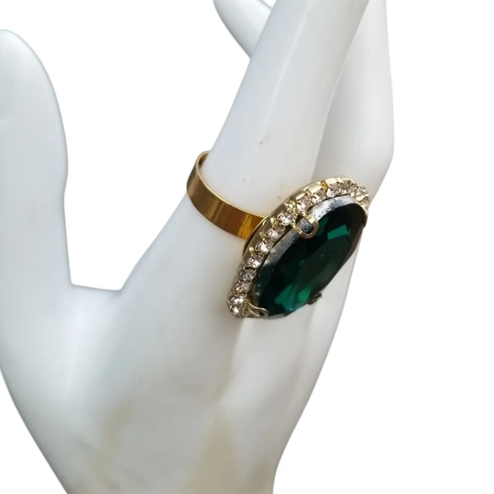 VINTAGE GOLDTONE EMERALD GREEN RHINESTONE & WHITE RHINESTONE ADJUSTABLE RING